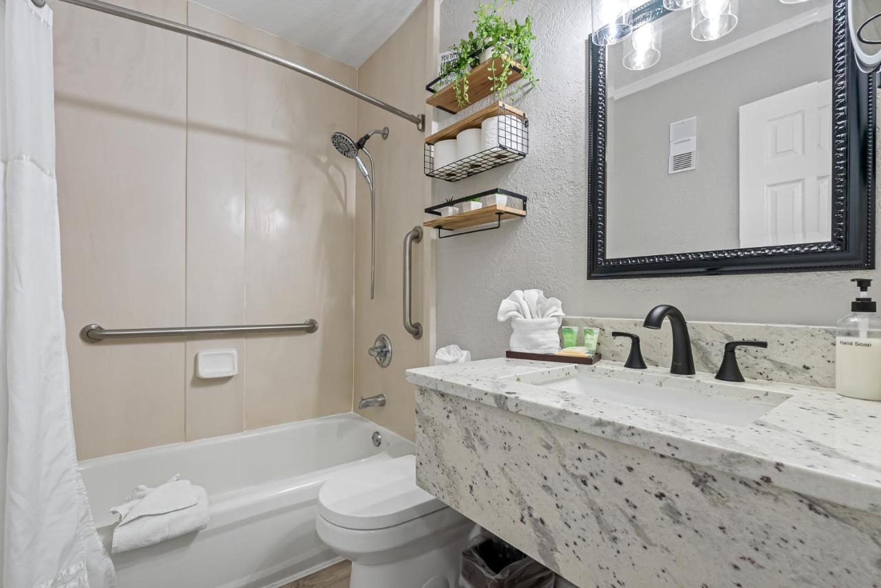 Wake Up To The Ocean Breeze - Enjoy Amazing Views * Tampa