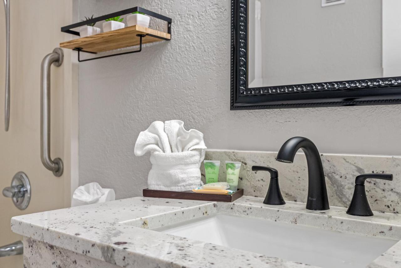 Wake Up To The Ocean Breeze - Enjoy Amazing Views Holiday home Tampa