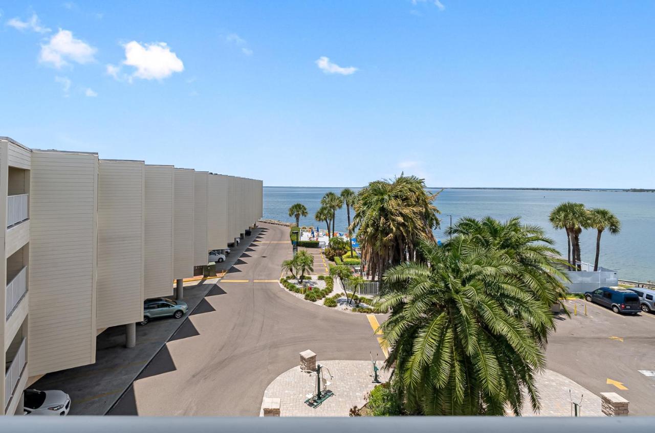 Wake Up To The Ocean Breeze - Enjoy Amazing Views Tampa