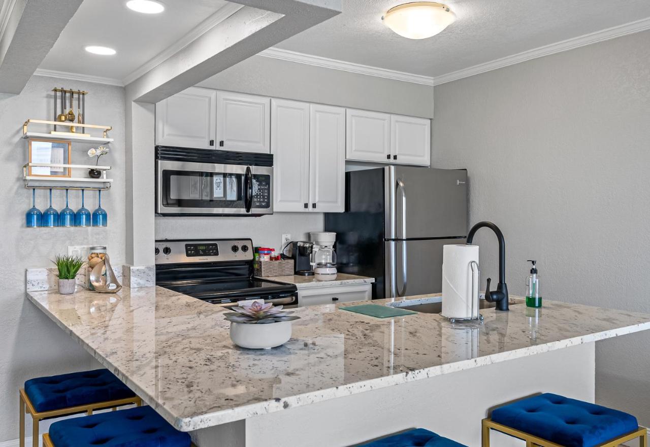 Holiday home Wake Up To The Ocean Breeze - Enjoy Amazing Views *