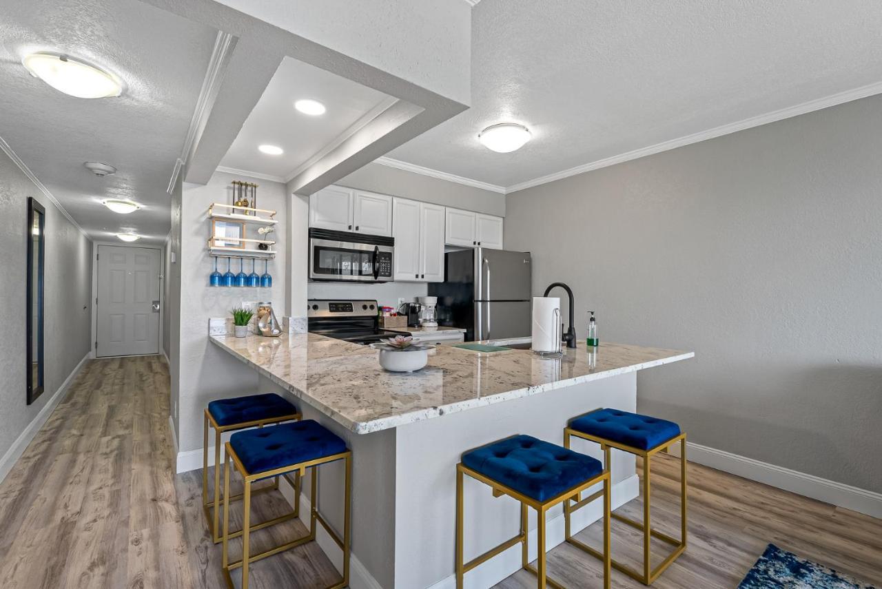 Wake Up To The Ocean Breeze - Enjoy Amazing Views Holiday home Tampa